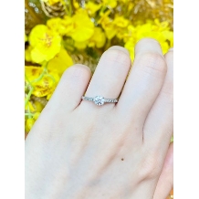 ダイヤモンド専門店　ＫＡＯＫＩ（カオキ）:細身のラインに敷き詰められた沢山のダイヤがセンターダイヤを大きく輝かせる婚約指輪