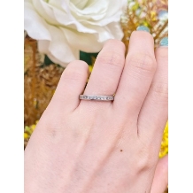 ダイヤモンド専門店　ＫＡＯＫＩ（カオキ）:【クシェ(左)・クシャン(右)】埋め込まれた指輪がより目立つ大人気の結婚指輪
