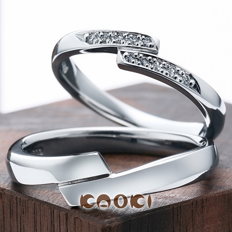ダイヤモンド専門店　ＫＡＯＫＩ（カオキ）:【Wフラット】重ね合わさった指輪は２人寄り添う様に。男性にも大人気のデザイン！