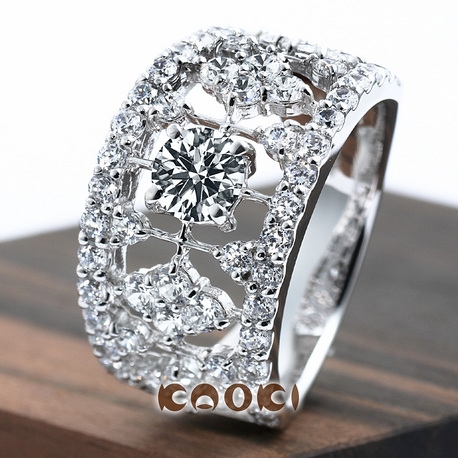 ダイヤモンド専門店　ＫＡＯＫＩ（カオキ）:KAOKIで1番存在感ある指輪！ゴージャスやキラキラが大好きな方はこの指輪を♪