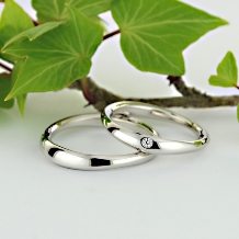 【滑らかな面と丸みの結婚指輪】曲線タイプ