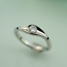 結婚指輪専門店　工房Ｒｙｏ:【キラキラ輝くあさつゆをイメージした婚約指輪】あさつゆ