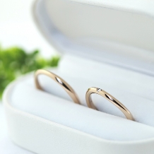 結婚指輪専門店　工房Ｒｙｏ:【なだらかな曲線に小さなダイヤをつけた結婚指輪】曲線タイプ