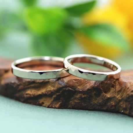 結婚指輪専門店　工房Ｒｙｏ:【人の手で作り上げる模様に温もりを感じる結婚指輪】シンプル鎚目