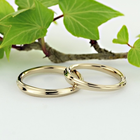 【立体的でゆるやかなカーブの結婚指輪】曲線タイプ