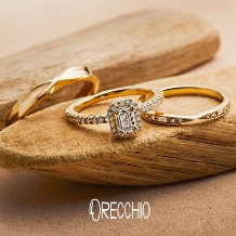 VANillA（ヴァニラ）:エメラルドカットダイヤの澄んだ輝きとそれを取り巻くメレダイヤが美しい婚約指輪