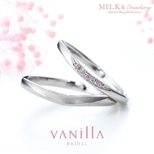 ほんのり淡いピンクダイヤが可愛い♪上品さと可愛さを兼ね備えた結婚指輪