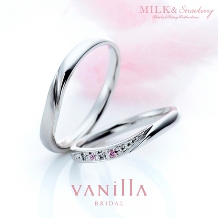 ピンクダイヤとホワイトダイヤが交互に入った、シンプル&キュートな結婚指輪