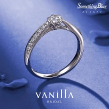 VANillA（ヴァニラ）:正面だけではなく側面のフォルムにもこだわった360度どこから見ても美しい婚約指輪