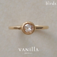 アンティークな風合いのおしゃれで希少なローズカットダイヤモンドを使用した婚約指輪