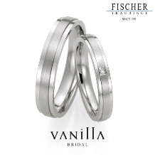VANillA（ヴァニラ）:希少性の高い四角いプリンセスカットダイヤモンドが際立つ、スタイリッシュな結婚指輪