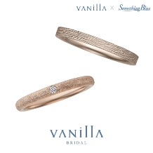 VANillA（ヴァニラ）:肌なじみの良い「ブラウンゴールド」でお作りした、ハンドクラフト感のある結婚指輪