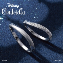 耐久性の強い鍛造（たんぞう）製法で作られた「Disney シンデレラ」の結婚指輪