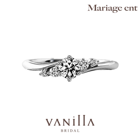 VANillA（ヴァニラ）:両サイドに広がる大きなメレダイヤが華やかで女性らしい婚約指輪