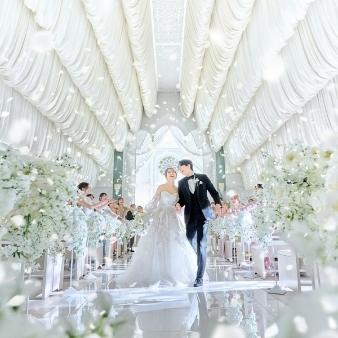 結婚式場：【*3万円料理試食*＆1万円ギフト付き】大聖堂×３D演出×ドレス