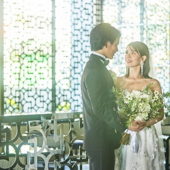 ＤＵＣＬＡＳＳ　ＯＳＡＫＡ　デュクラス大阪:【ゼクシィ限定】June Bride Plan＜27年6月＞期間限定プラン【最大81万円ご優待】:新大阪駅から好アクセス。非日常感あふれる上質な美空間が広がる「デュクラス大阪」。輝きに満ちたチャペルや、和の趣を感じる挙式空間、雰囲気の異なる4つのパーティー会場から、ふたりらしい結婚式のスタイルを選べるのが魅力。華やかな演出も、自然体で過ごすアットホームな時間も、思い描く一日を自由にカタチに。こだわりのお料理や心を込めたおもてなし、充実した設備で、大切なゲストにも心地よいひとときを届けられる。ふたりの「好き」も、ゲストへの「ありがとう」も大切に。憧れだけで終わらない、ふたりもゲストも笑顔になれる特別なウエディングを