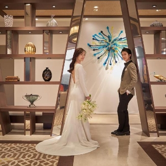 結婚式場：【記念写真プレゼント】上質デザイナーズ空間×大聖堂見学会