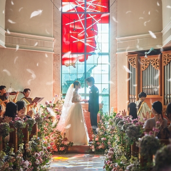 結婚式場：5/31限定＼180万優待＆宿泊特典／美食ホテル×憧れドレス体験