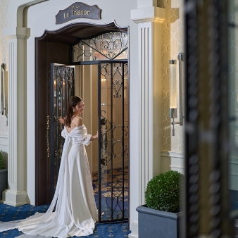 グランドプリンスホテル高輪 貴賓館:2026年6～8月＊フレンチレストラン｜40名～80名｜写真・衣装・装花・宿泊など特別8大特典付き:【高輪 貴賓館の3つの魅力】(1)明治時代より100年以上の時を刻む旧宮家の邸宅「貴賓館」(2)大きな窓からの開放感が人気のガーデンビューバンケット、少人数でゆったりと寛げる上質な空間や、天井高のある壮麗なバンケットなど多彩な会場をご用意(3)四季折々の風情を見せ、フォトスポットとしてもおすすめの2万平方メートルに広がる緑豊かな日本庭園　◆結婚式総額が110万円以上で軽井沢や沖縄などのプリンスホテルに宿泊できる国内3泊をプレゼント(詳細は問合せを)◆