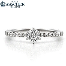 【ロイヤル・アッシャー】ならではのダイヤモンドの贅沢な輝きを堪能できる婚約指輪
