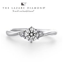 人気のデザインの3石ウェーブタイプ【ラザールダイヤモンド】の高品質な輝きを堪能
