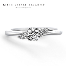 センターダイヤから流れるようにセッティングされたダイヤモンドが魅力のデザイン