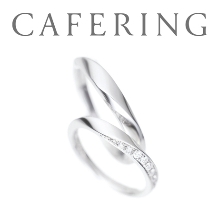 両サイドから流れるようにセッティングされたダイヤモンドが輝く魅力的な結婚指輪