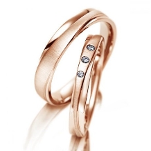 ＴＡＫＥＵＣＨＩ　ＢＲＩＤＡＬ:マット加工とツヤの両方を楽しむことができる洗練されたデザインの結婚指輪