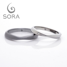 ＴＡＫＥＵＣＨＩ　ＢＲＩＤＡＬ:【SORA】グレーの色味が個性を出すこだわりのタンタル素材の結婚指輪