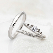 ＴＡＫＥＵＣＨＩ　ＢＲＩＤＡＬ:ティアラのようなキュートデザインの婚約指輪【VIVAGE】