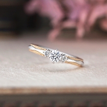 ＴＡＫＥＵＣＨＩ　ＢＲＩＤＡＬ:ミラーカットとミル打ちの輝きがデザイン性の高いお洒落な婚約指輪