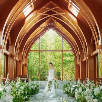 結婚式場：連休LAST[挙式全額OFF*190万]贅沢試食×温かな木のチャペル見学