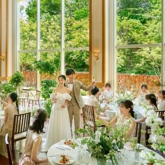 結婚式場：１月ラスト[挙式全額OFF*190万]贅沢3万円試食×水辺チャペル