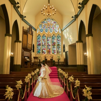 仙台セント・ジョージ教会：【教会フォト250,800円】聖なる光が美しい教会で花嫁姿を