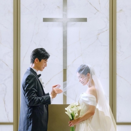 横浜ベイシェラトン ホテル＆タワーズ：SW【少人数婚のお2人】スペシャリテ試食×衣装差額無料特典
