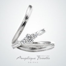 アンジェリック　フォセッテ　ブライダル:適度なボリューム感とミル打ちの縁取りが華やかで重厚感も感じられるデザイン！