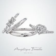 アンジェリック　フォセッテ　ブライダル:【お手頃なのに本格品質】リボンのように添えられたメレダイヤの配置が可愛い！