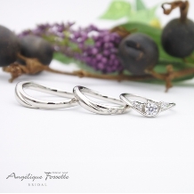 アンジェリック　フォセッテ　ブライダル:メインのダイヤモンドを包み込むセッティングと寄り添うメレダイヤが優しい雰囲気に！