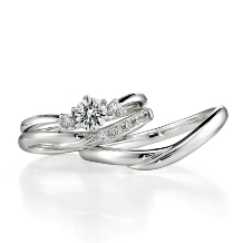 “愛”という意味が込められたV字が美しい結婚指輪！程良い華やかさが人気♪