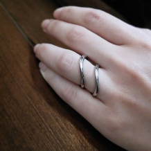 【ペア税込11万円】Pt950ハード使用のシンプルなウェーブの結婚指輪