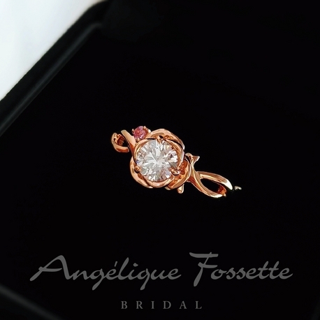 アンジェリック　フォセッテ　ブライダル:【10万円台】永遠に枯れない花でプロポーズを。バラをイメージした婚約指輪。