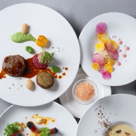 旧軽井沢礼拝堂 旧軽井沢ホテル音羽ノ森：【贅沢フレンチ試食】夕景の軽井沢時間を満喫＆交通費1万優待