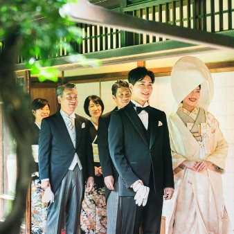 国指定重要文化財 旧松本邸（THE INDUSTRY CLUB OF WEST JAPAN）:〈少人数婚をご検討の方へ〉2026年12月末までの結婚式【114年Anniversary／30名】ご親族＆ご友人Plan:キャプション：明治時代の趣を色濃く残る場所】国指定重要文化財の指定を受けた洋館と日本館から成る北九州のプライベート空間を体験。東京駅を手掛けた日本現代建築の先駆者が洋館設計を行い、100年前から残るアンティークの数々・季節の色を見せる美しい庭園はシンプルでありながら趣漂う空間は「本物」と「非日常」が交差する場所。