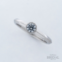 SUNDANCE　BRIDAL:【オーダーメイド婚約指輪】一輪の花が薬指をさりげなく輝かせる