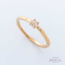 SUNDANCE　BRIDAL:【オーダーメイド婚約指輪】薬指に馴染むシンプルリング