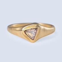 SUNDANCE　BRIDAL:【オーダーメイド婚約指輪】変形トライアングルローズカットの婚約指輪