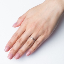 SUNDANCE　BRIDAL:【オーダーメイド婚約指輪】プラチナと柔らかな輝きのローズカットダイヤモンド