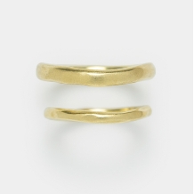 SUNDANCE　BRIDAL:【オーダーメイド結婚指輪】グリーンゴールドの『ゆらめぎ』結婚指輪