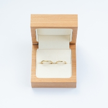 【オーダーメイド結婚指輪】グリーンゴールドの『ゆらめぎ』結婚指輪