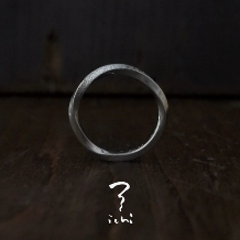 ichi:＜月光／げっこう＞Pt  そっと捻られたリングに月光が宿る